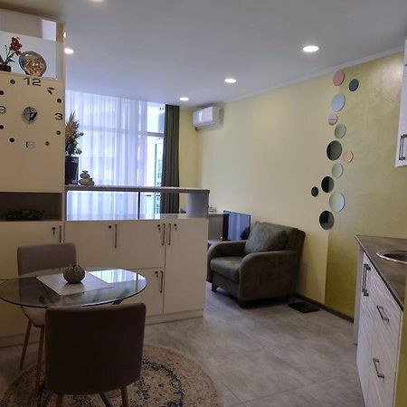 Appartement Bat Towers Studia à Batoumi Extérieur photo